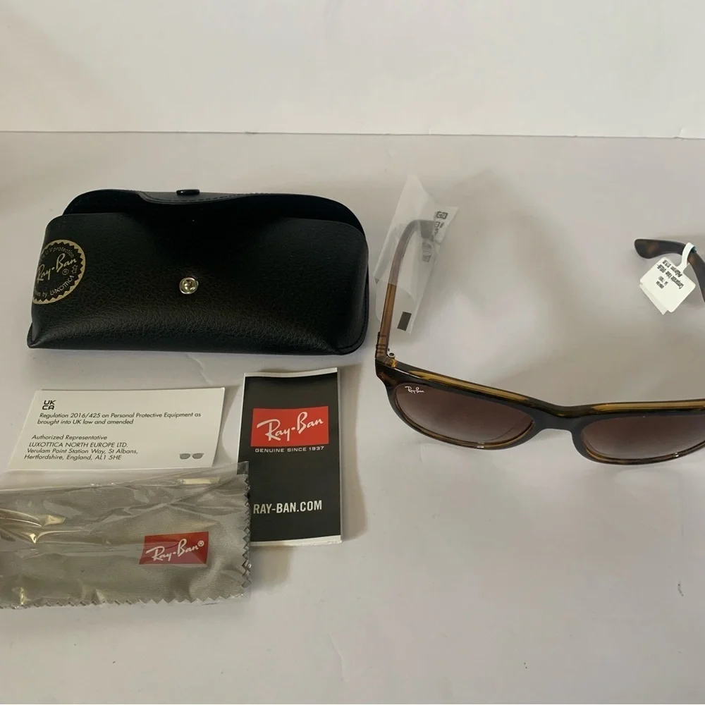 NWT. RAY-BAN 54mm Wayfarer Sunglasses